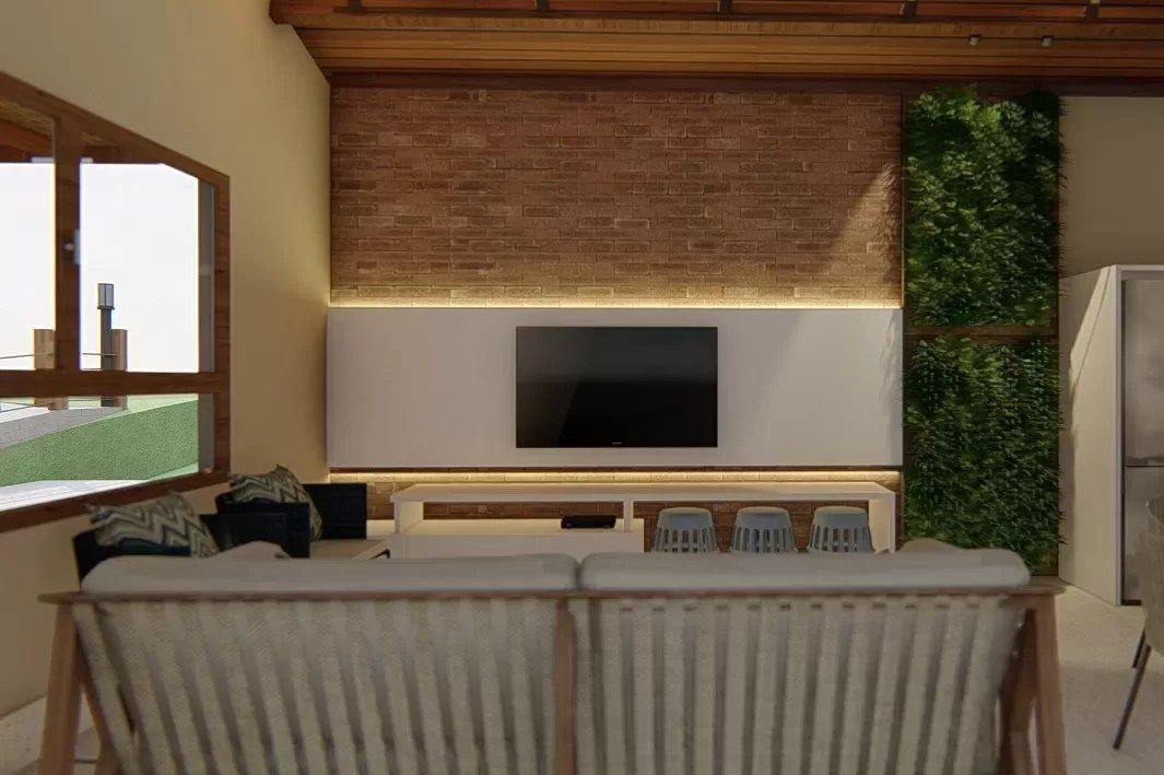 Painel de TV com iluminação LED embutida, parede de tijolo aparente, rack com nichos em madeira e jardim vertical